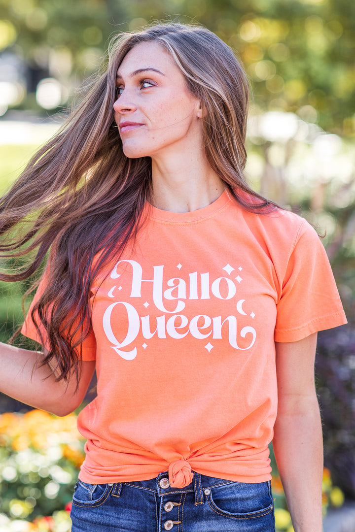 "Hallo-Queen" Graphic Tee